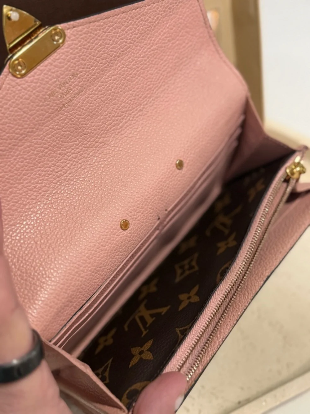 Louis Vuitton Pallas Wallet: Rose Ballerina - Picture 8 of 15